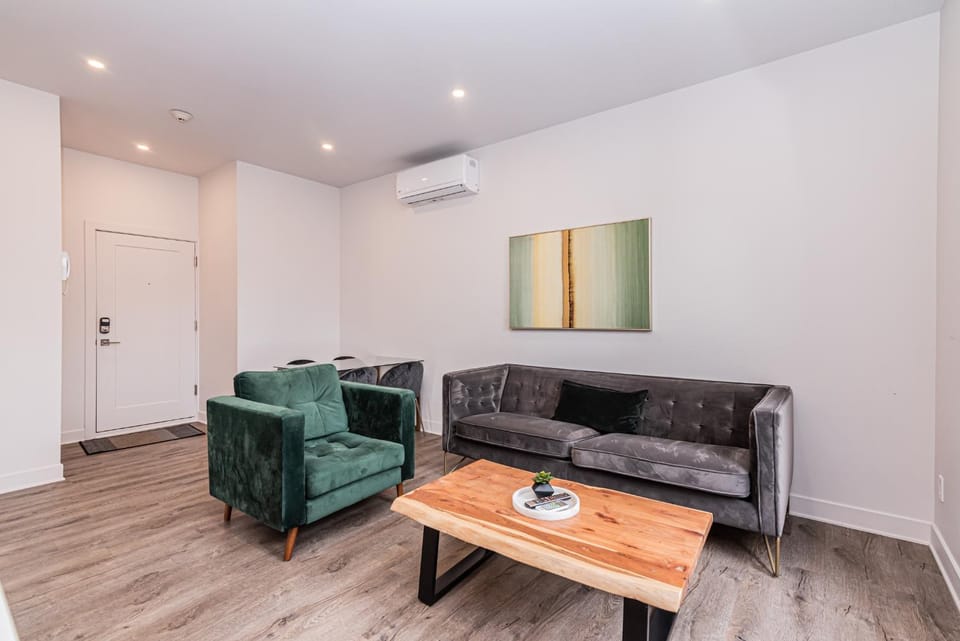 Living room, Seating area, air conditioner