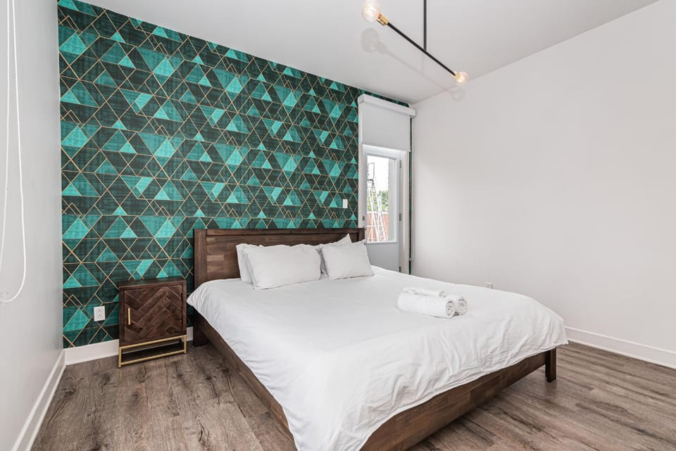 Bed, Bedroom, towels