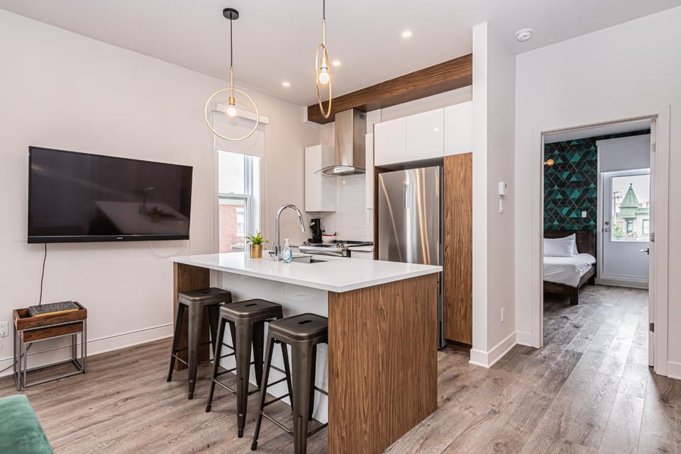TV and multimedia, Kitchen or kitchenette, Dining area, stove