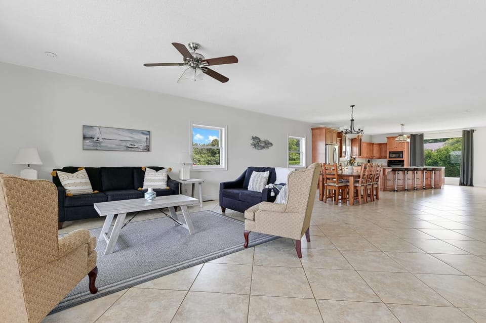 Living room, Seating area, Dining area
