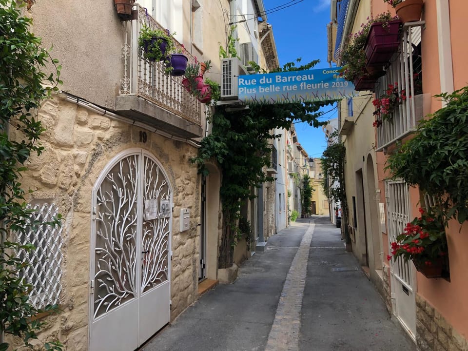 Facade/entrance, Neighbourhood, Street view