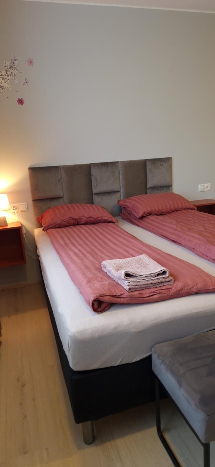 Bed, Photo of the whole room, Bedroom, towels
