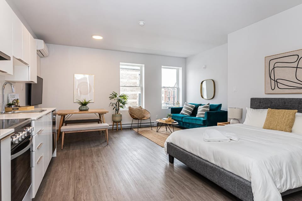 Bed, TV and multimedia, Kitchen or kitchenette, Living room, Seating area, Dining area, Bedroom, dishwasher, oven