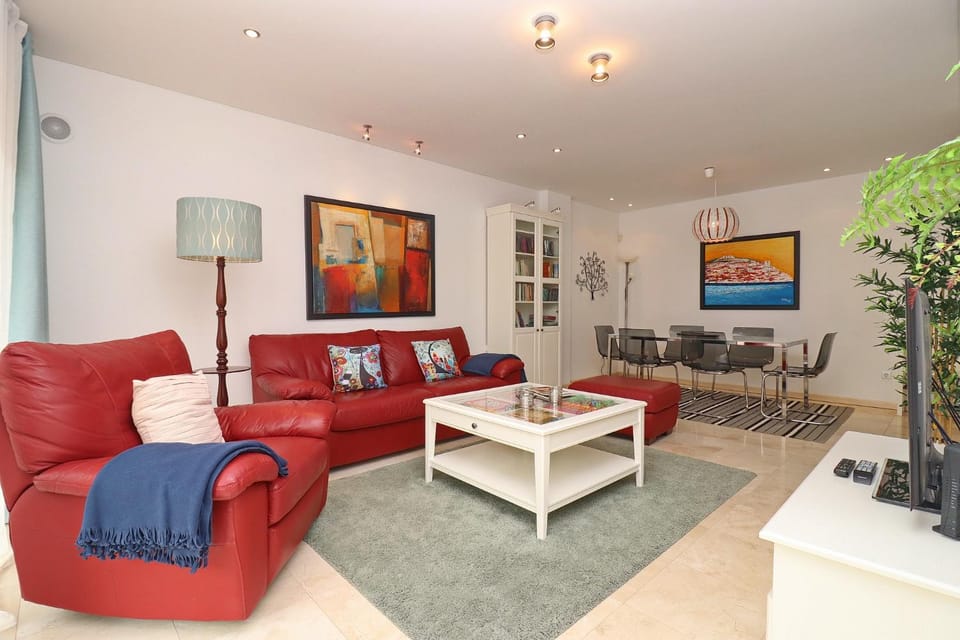 Living room, Dining area, Diving