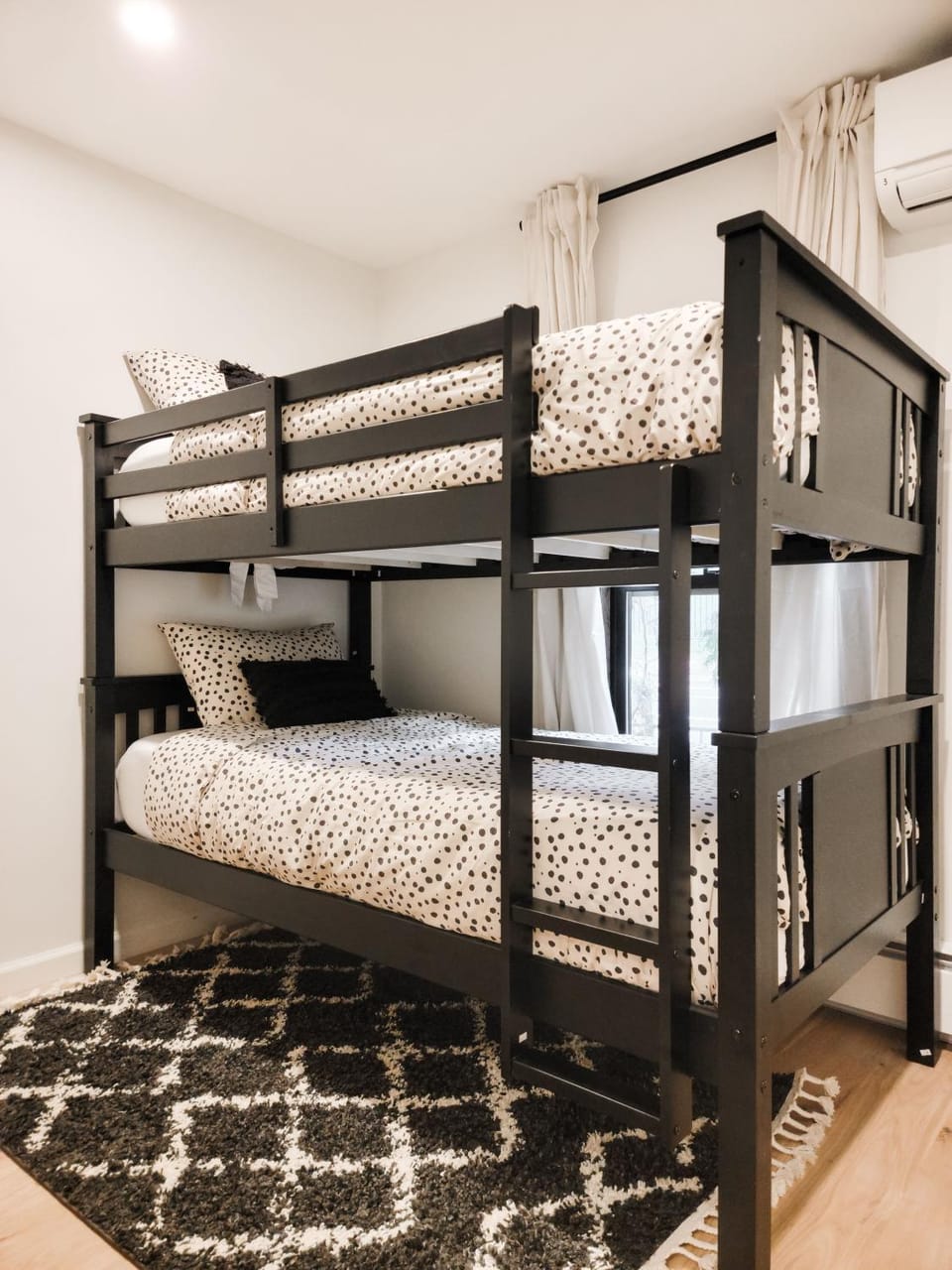 Bedroom, bunk bed