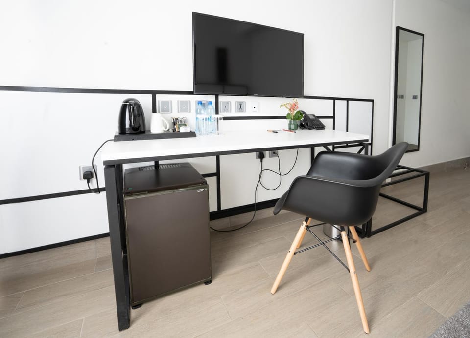 TV and multimedia, Coffee/tea facilities, hair dresser, oven