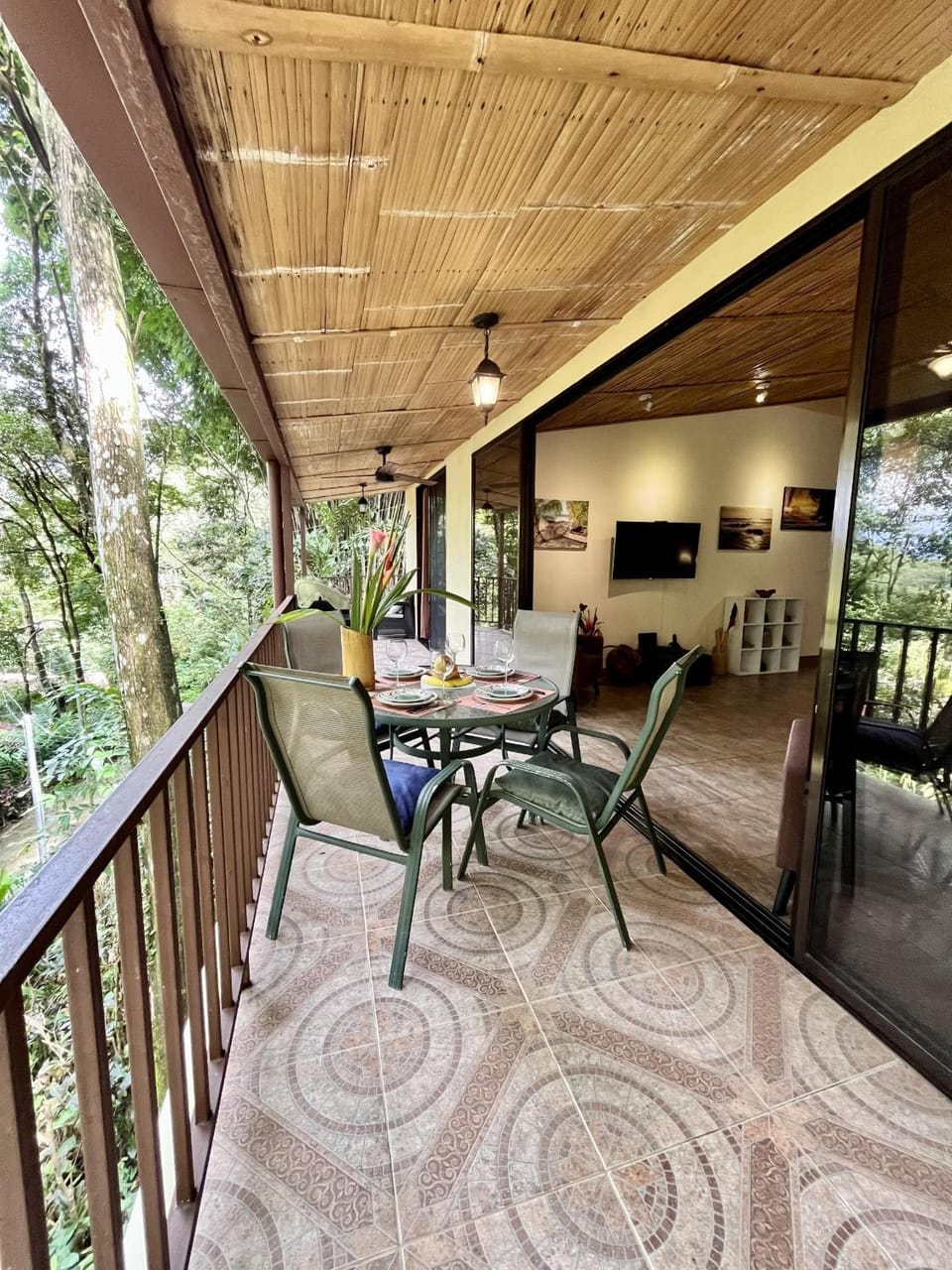 Bali inspired Casa Cascada w Jungle views pool Bed and Breakfast in Quepos