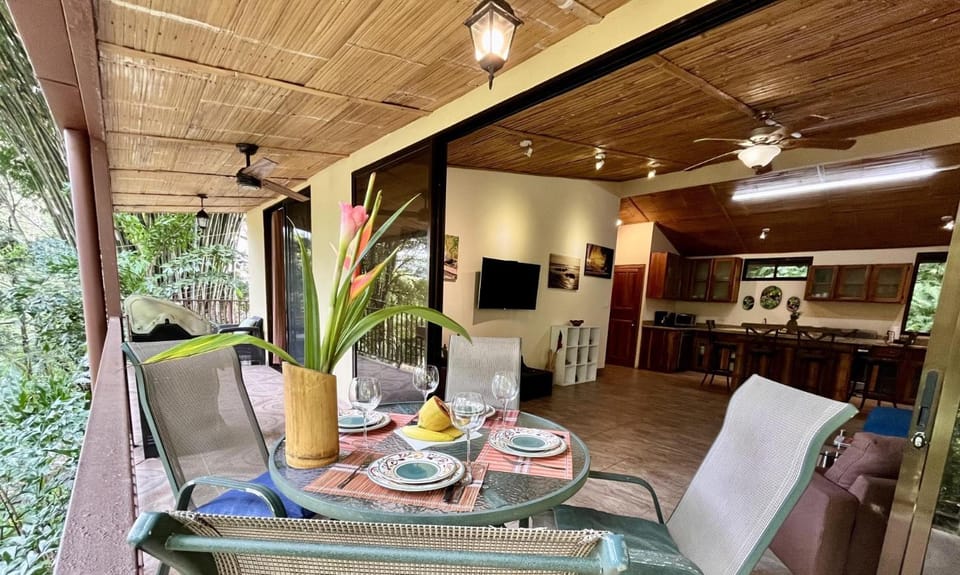 Bali inspired Casa Cascada w Jungle views pool Bed and Breakfast in Quepos