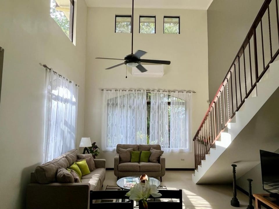 Renovated Casa Heron 3BR Private Pool near MA Bed and Breakfast in Quepos