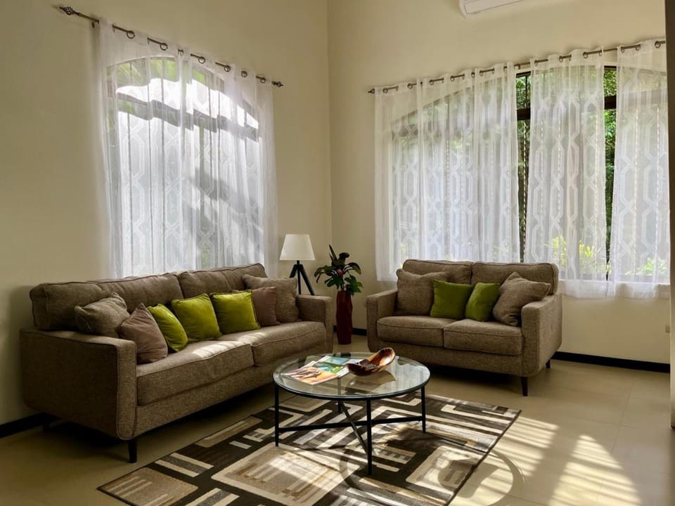 Renovated Casa Heron 3BR Private Pool near MA Bed and Breakfast in Quepos
