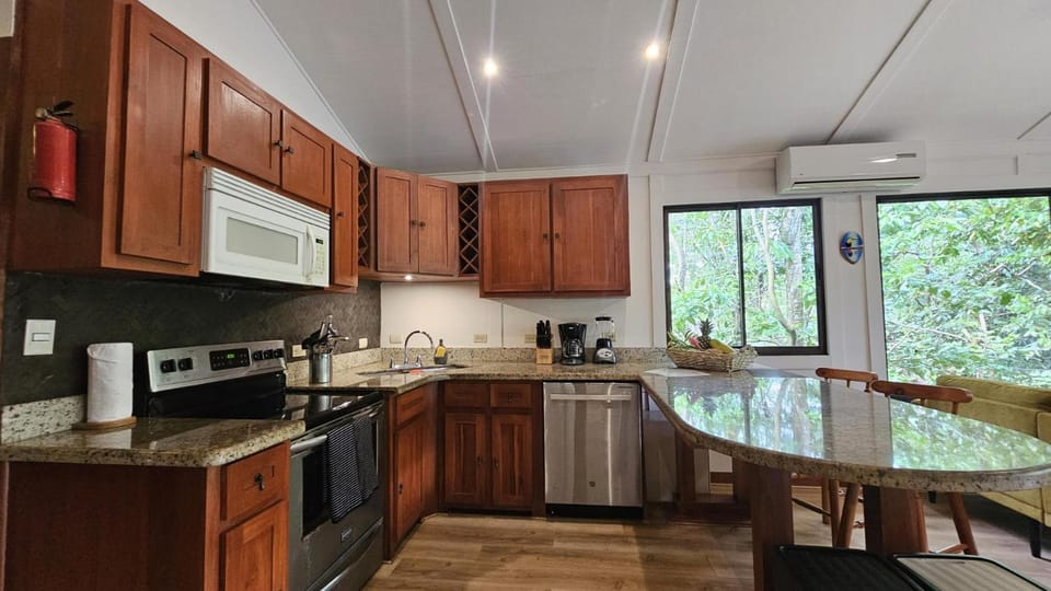 Casa Macaw Jungle Cabin w Private Pool AC Cabin in Quepos
