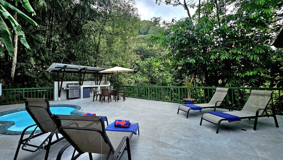 Casa Macaw Jungle Cabin w Private Pool AC Cabin in Quepos