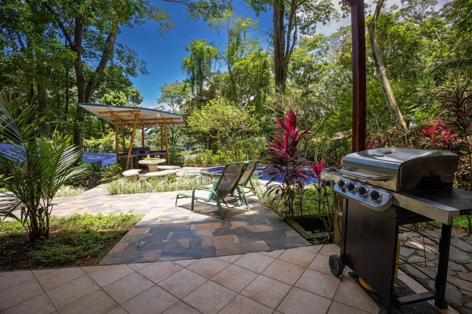 Toucan Villa Family home w Private Pool Garden House in Quepos