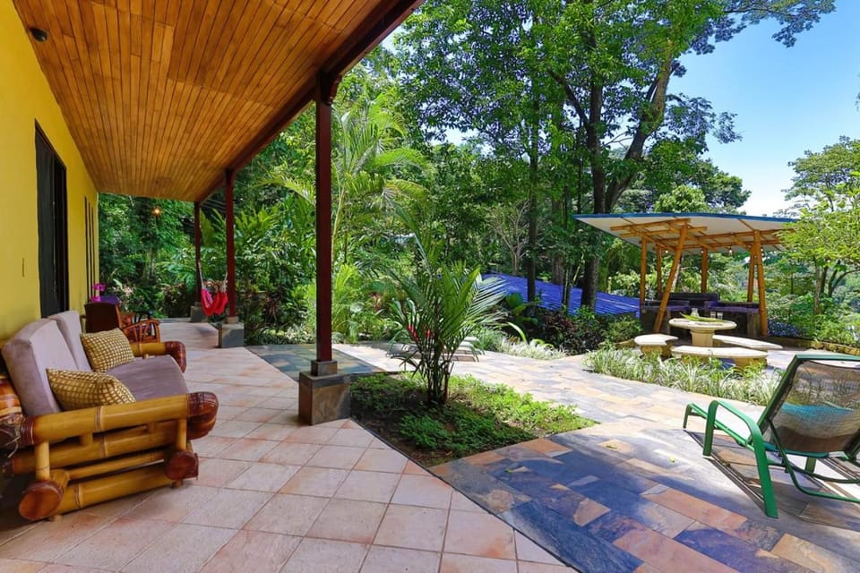 Toucan Villa Family home w Private Pool Garden House in Quepos