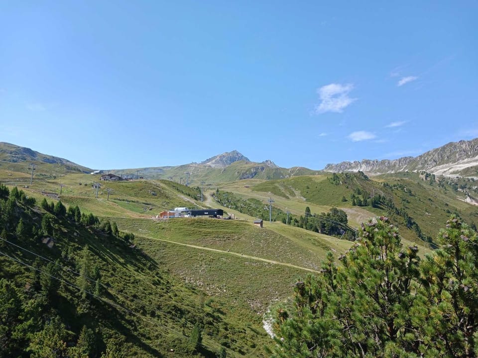 Spacieux appartement montagne, 8 pers, piscine & parking - FR-1-411-700 Apartment in Bourg-Saint-Maurice