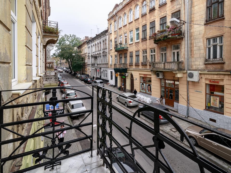 Property building, Balcony/Terrace, Street view