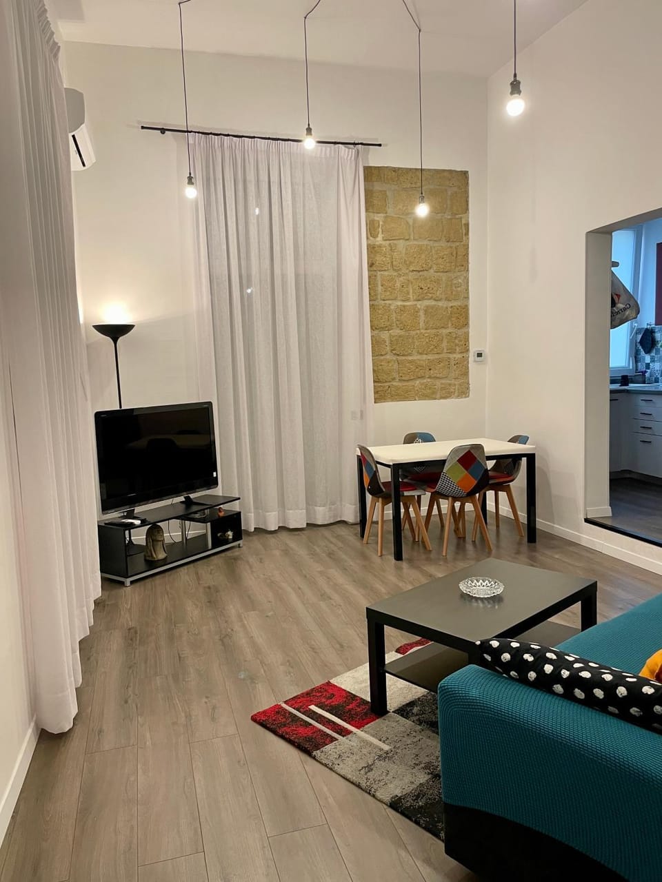 TV and multimedia, Living room, Seating area, Dining area, Evening entertainment