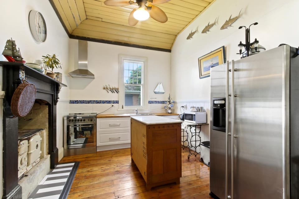 26 Church - Charming Cottage in Lakes Entrance House in Lakes Entrance