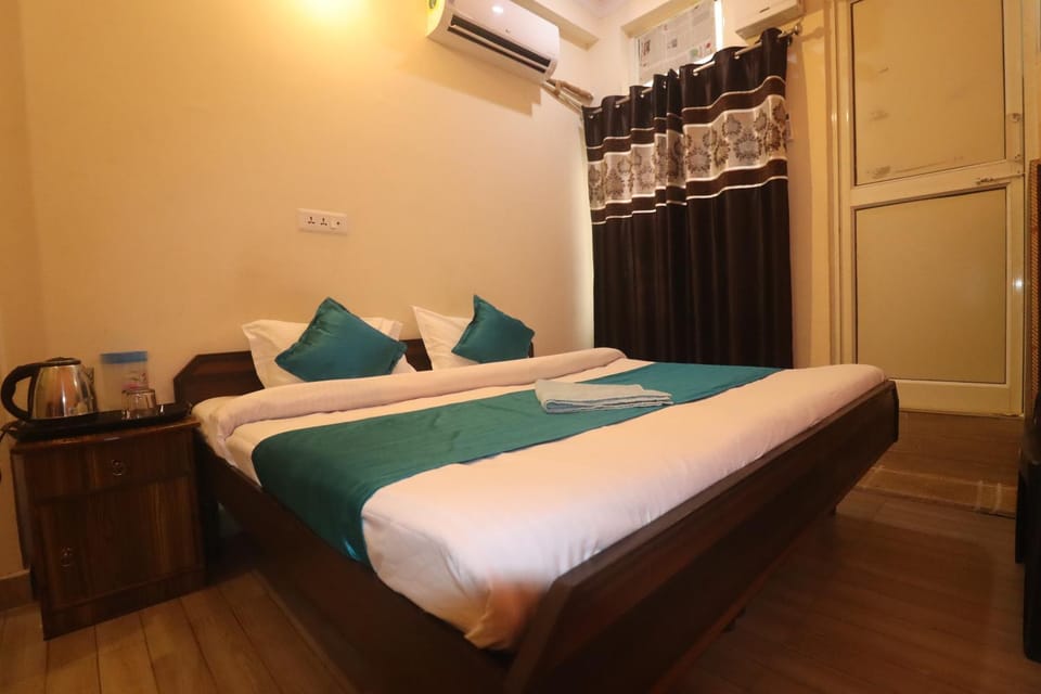 Bed, Photo of the whole room, Bedroom, air conditioner