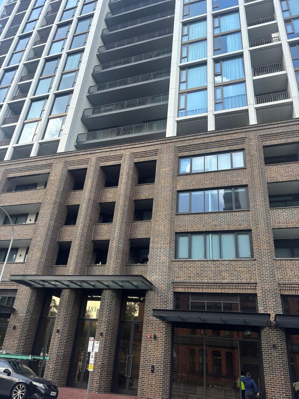 RNR on Franklin Apartment hotel in Adelaide