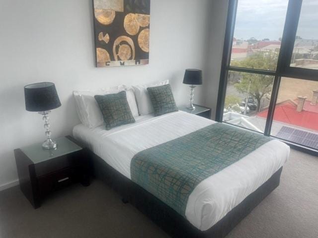 RNR on Franklin Apartment hotel in Adelaide