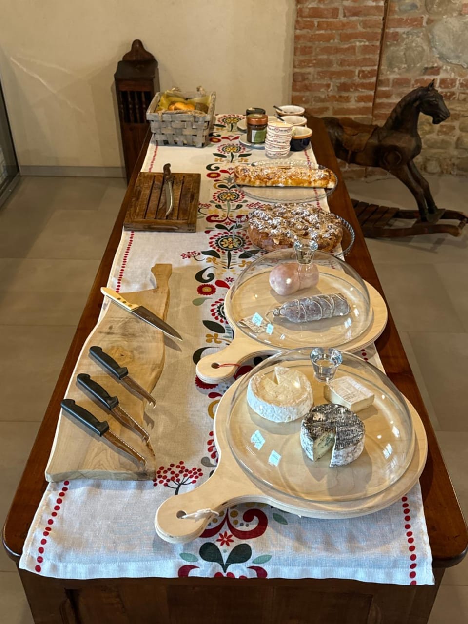 Food and drinks, Dining area, Food