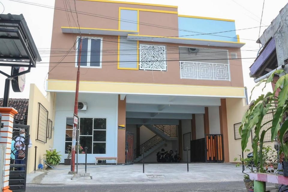 Facade/entrance
