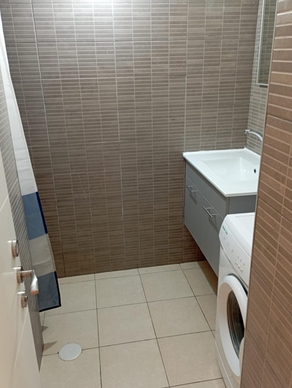 Bathroom, laundry, washing machine