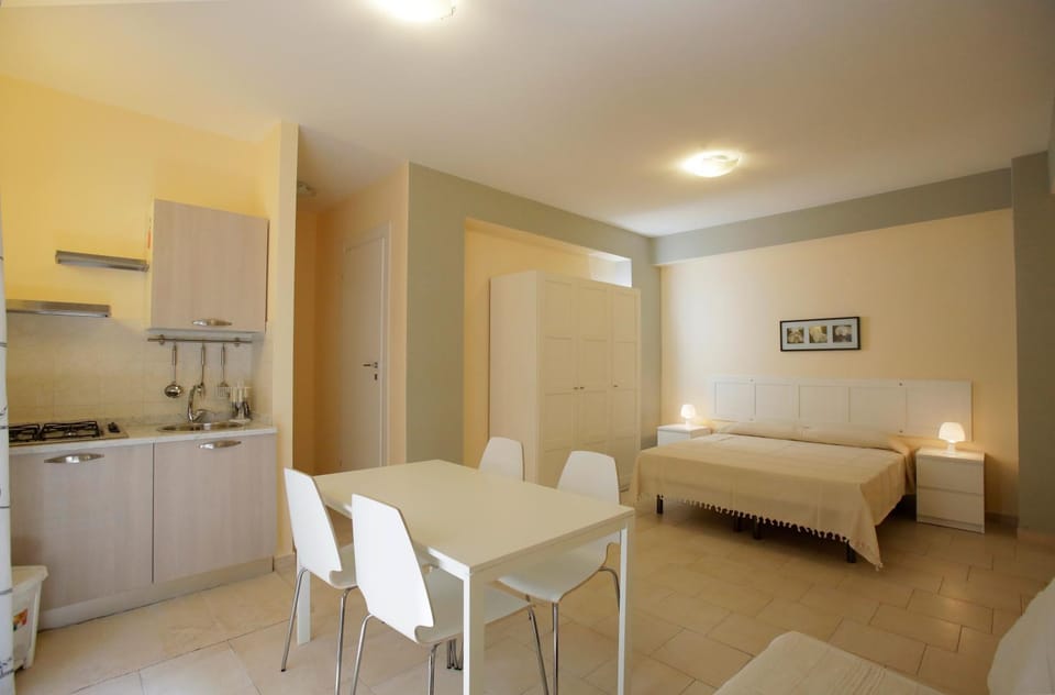 Kitchen or kitchenette, Living room, Dining area, Bedroom