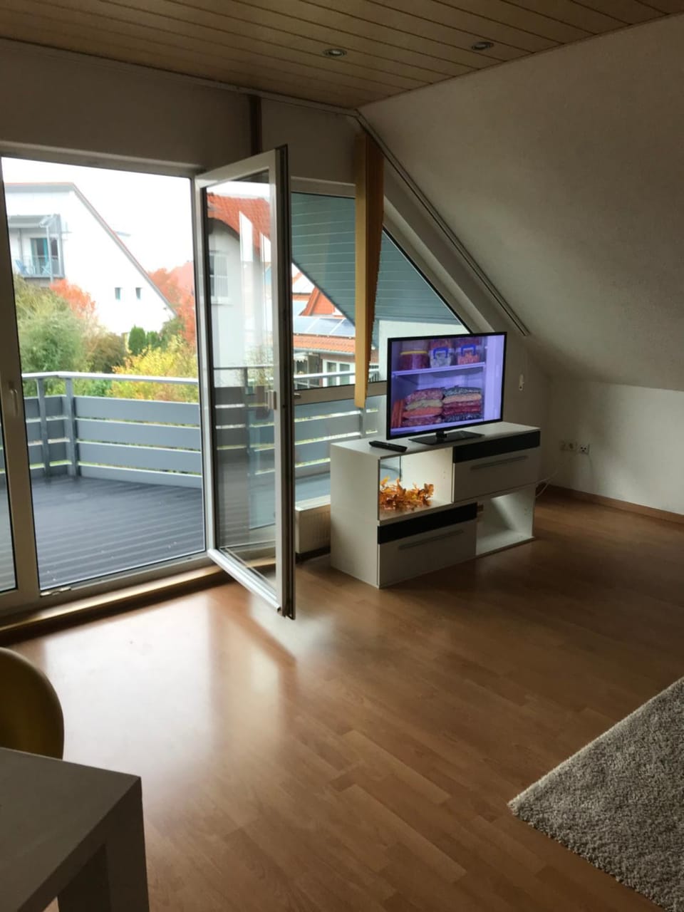 Communal lounge/ TV room, TV and multimedia, Living room, Garden view