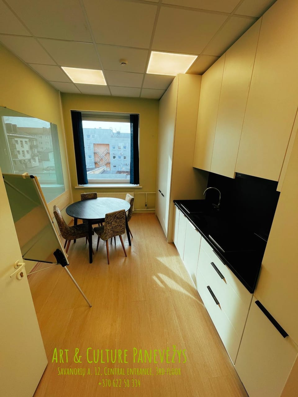 Kitchen or kitchenette, Dining area, Communal kitchen, microwave, washing machine, washing machine, dryer, kitchen