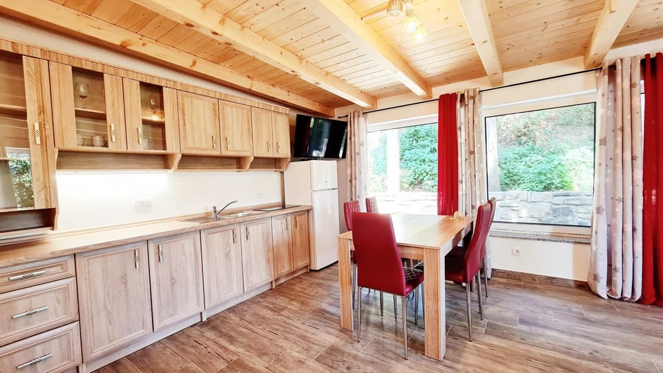 Kitchen or kitchenette, Seating area, Dining area