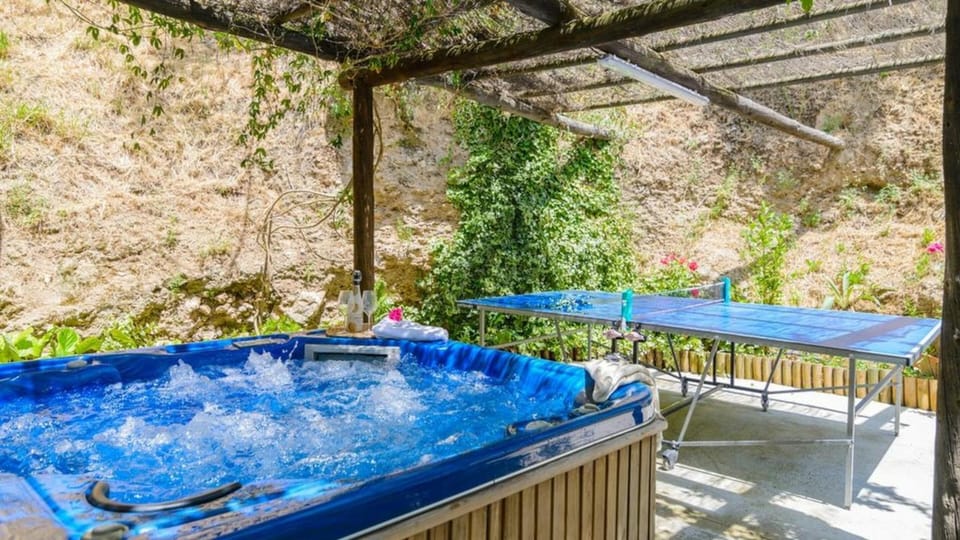 Hot Tub, Massage, Sauna, Solarium, Table tennis, Spa and wellness centre/facilities, Swimming pool