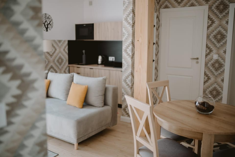 Communal lounge/ TV room, Kitchen or kitchenette, Living room, Seating area, Dining area