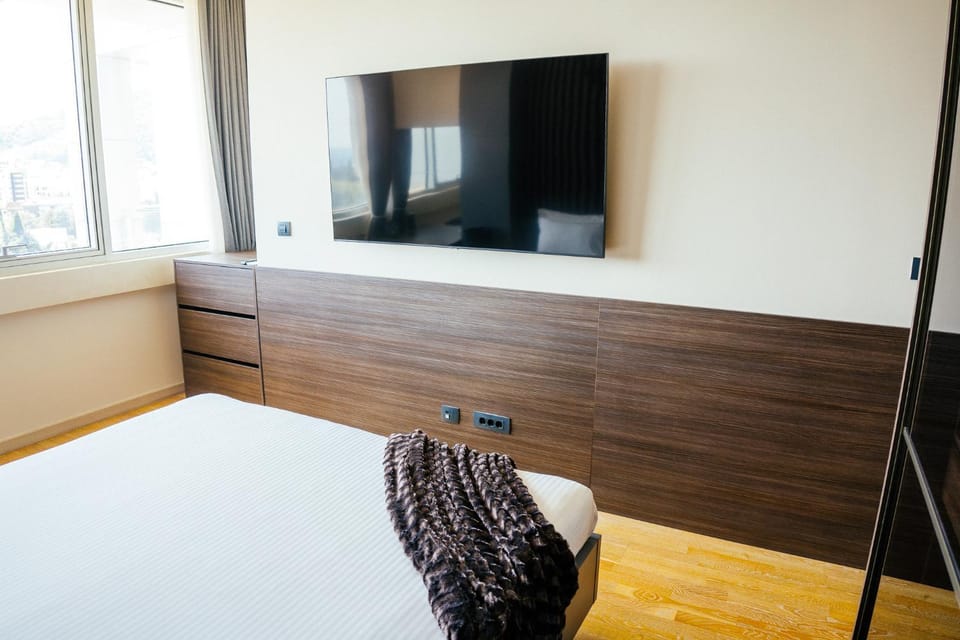 Bed, TV and multimedia, Bedroom, storage
