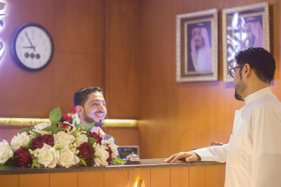 Staff, People, Lobby or reception, group of guests