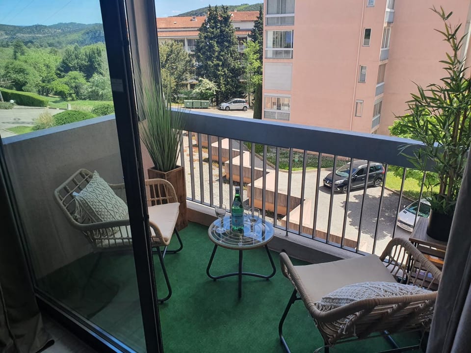 L'exotique ! climatisé Apartment in Gréoux-les-Bains