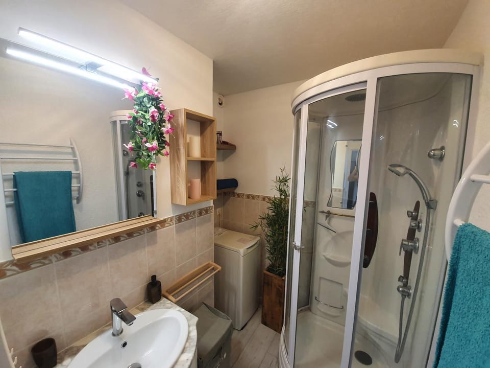 L'exotique ! climatisé Apartment in Gréoux-les-Bains