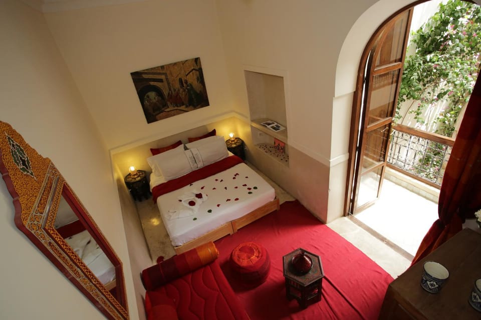 Riad white flowers Bed and Breakfast in Marrakesh