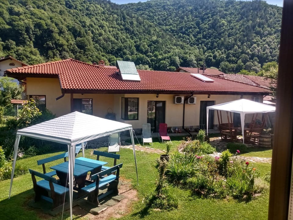 КръчмЪ При Байката Inn in Bulgaria