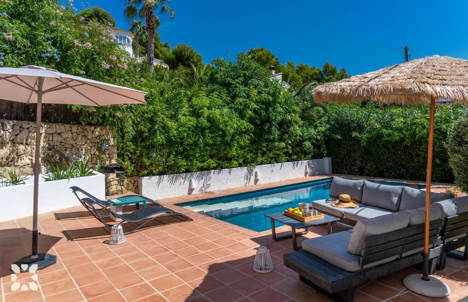 Patio, Spring, Day, Natural landscape, Garden, Seating area, Garden view, Pool view, Swimming pool, sunbed