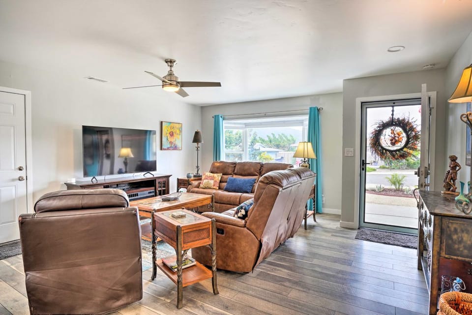 San Marcos Home with Patio and Grill - Walk to Lake! House in Lake San Marcos