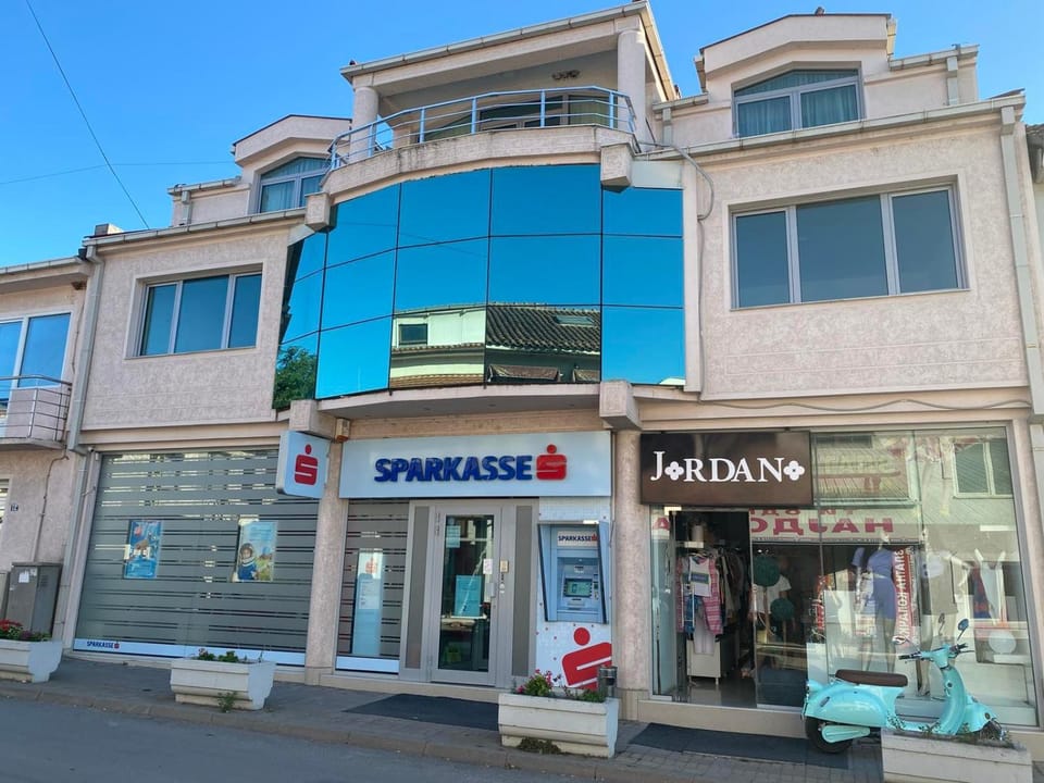 Property building, Facade/entrance