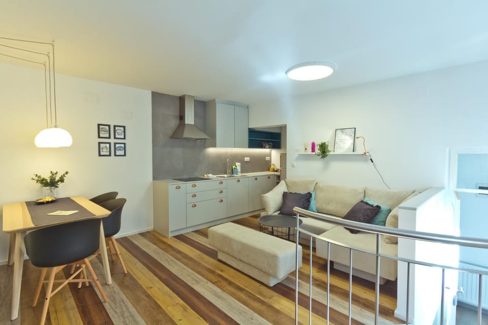 Kitchen or kitchenette, Living room, Seating area, Dining area