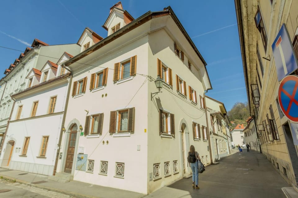 Property building, Facade/entrance, Day, Neighbourhood, Summer, On site, City view, Street view, Quiet street view