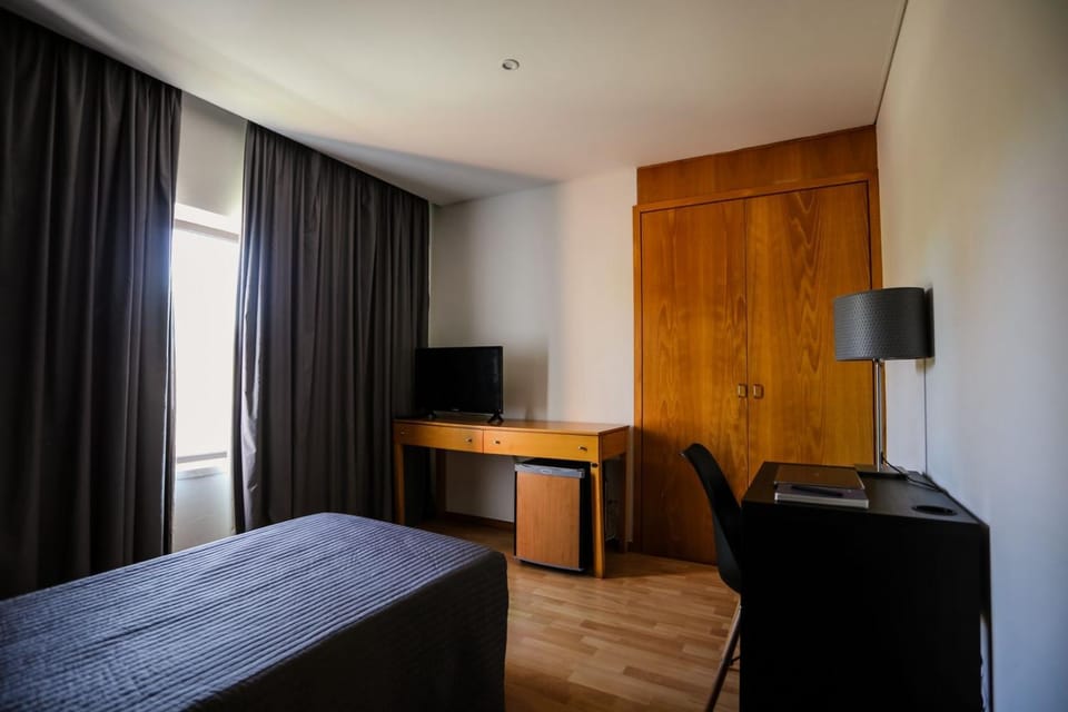 TV and multimedia, Photo of the whole room, Bedroom