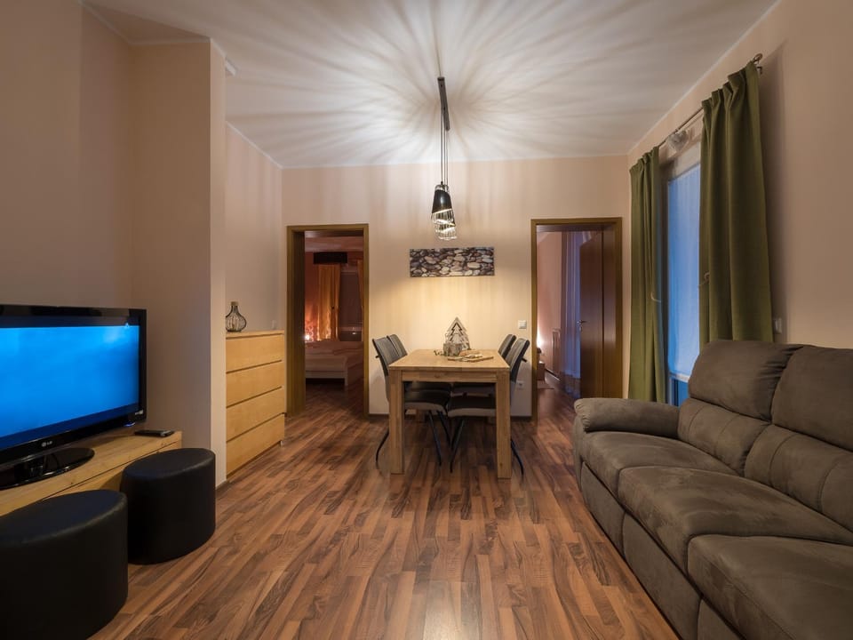 TV and multimedia, Living room, Dining area