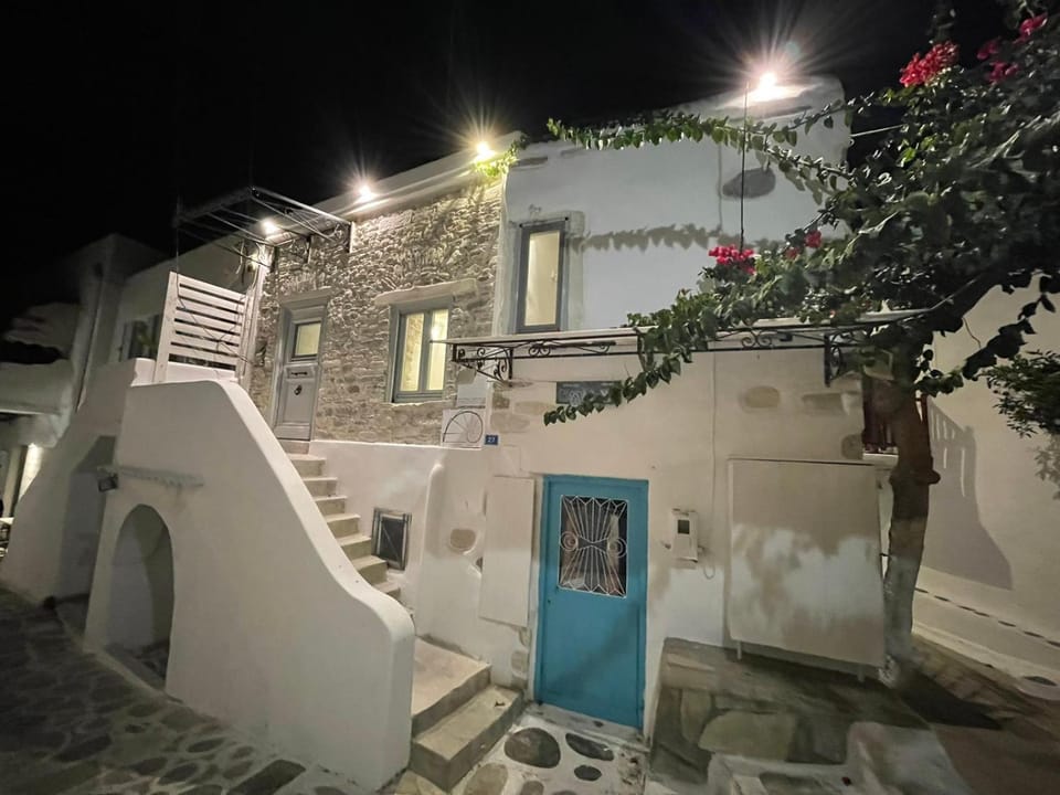 Property building, Facade/entrance, Night