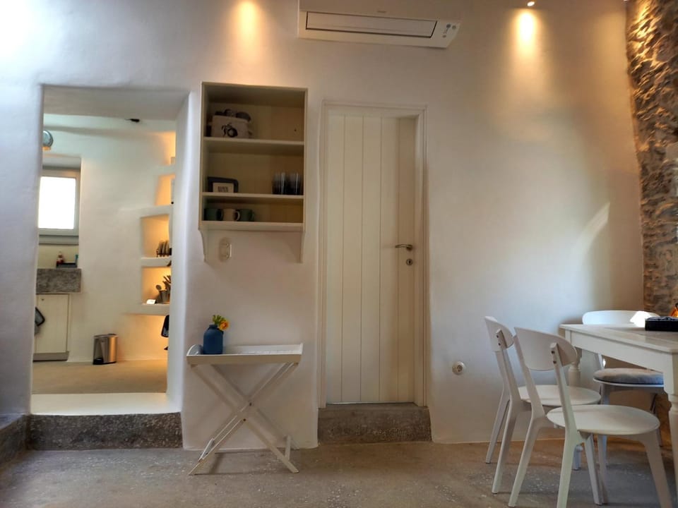 TV and multimedia, Living room, Dining area