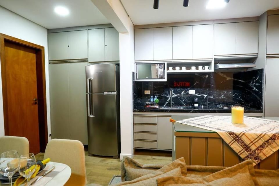 Kitchen or kitchenette, Dining area, minibar, oven, pet friendly, stove